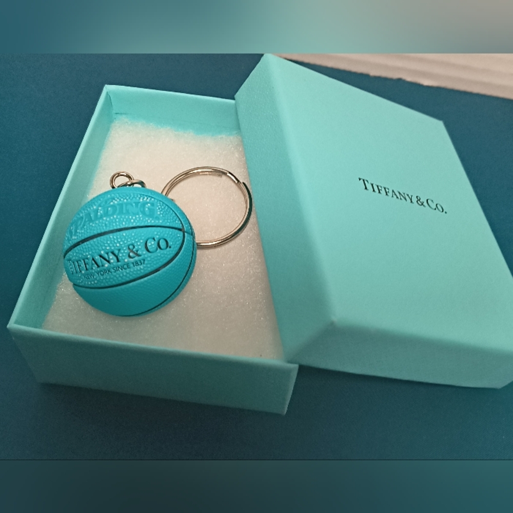 Pre Loved Tiffany & Co. Basketball Keychain - Picture 16 of 16